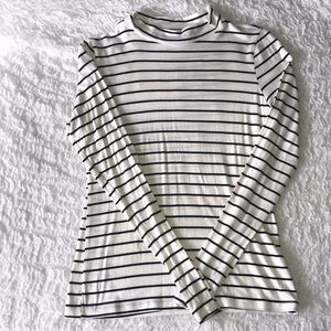 Stripped turtleneck